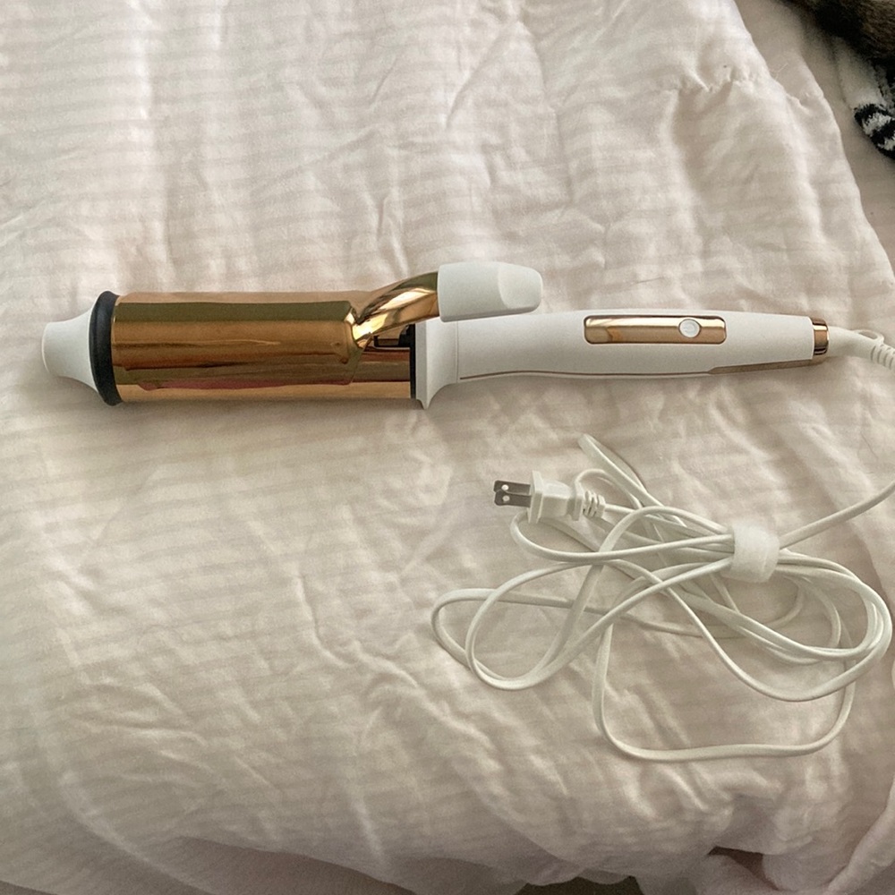 Kristen Ess 2 inch curling iron. Used-like new.